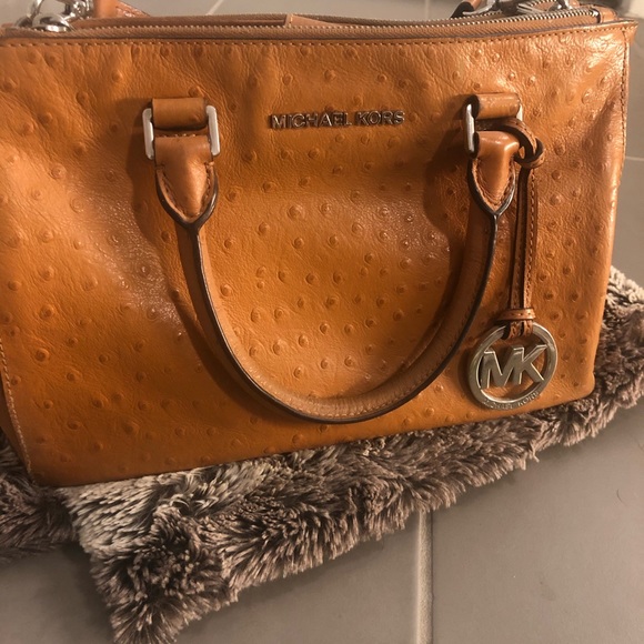 Michael Kors handbag - Picture 2 of 4